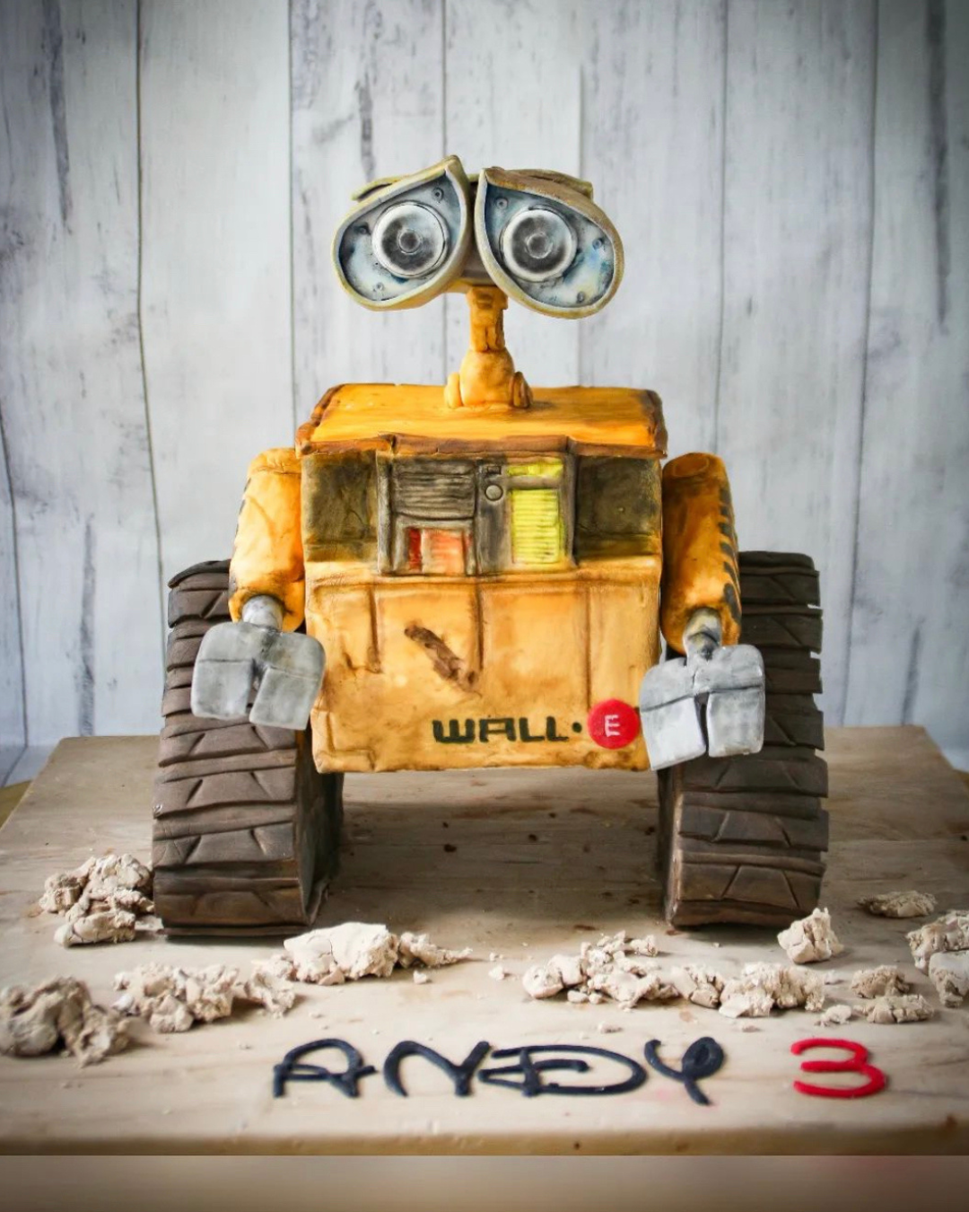 Wall-E Birthday Cake Inspie